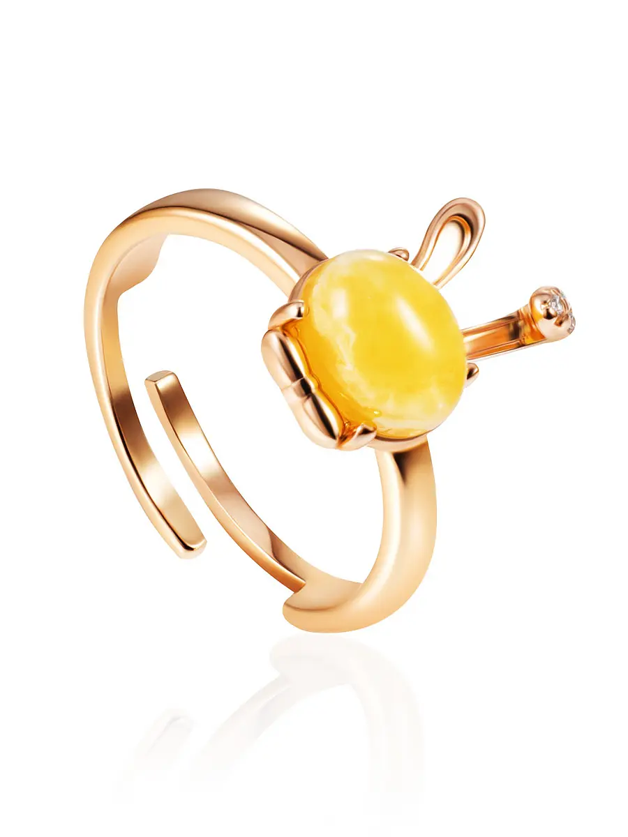 картинка Позолоченное кольцо «Зайка» с медовым янтарём и фианитами в онлайн магазине