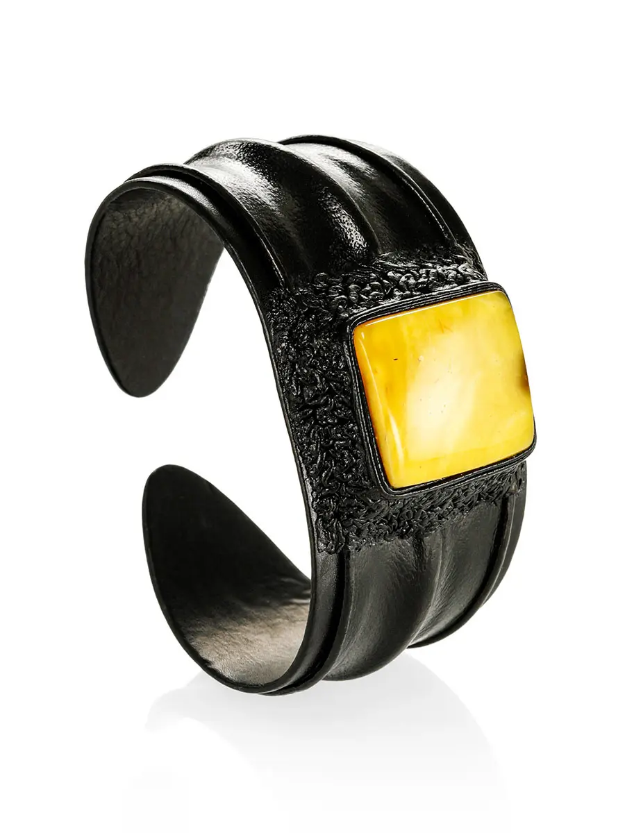 картинка Стильный кожаный браслет с натуральным балтийским янтарём «Нефертити» в онлайн магазине