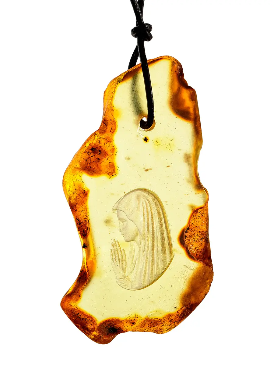 картинка Подвеска из цельного кусочка янтаря с инталией «Мадонна» в онлайн магазине