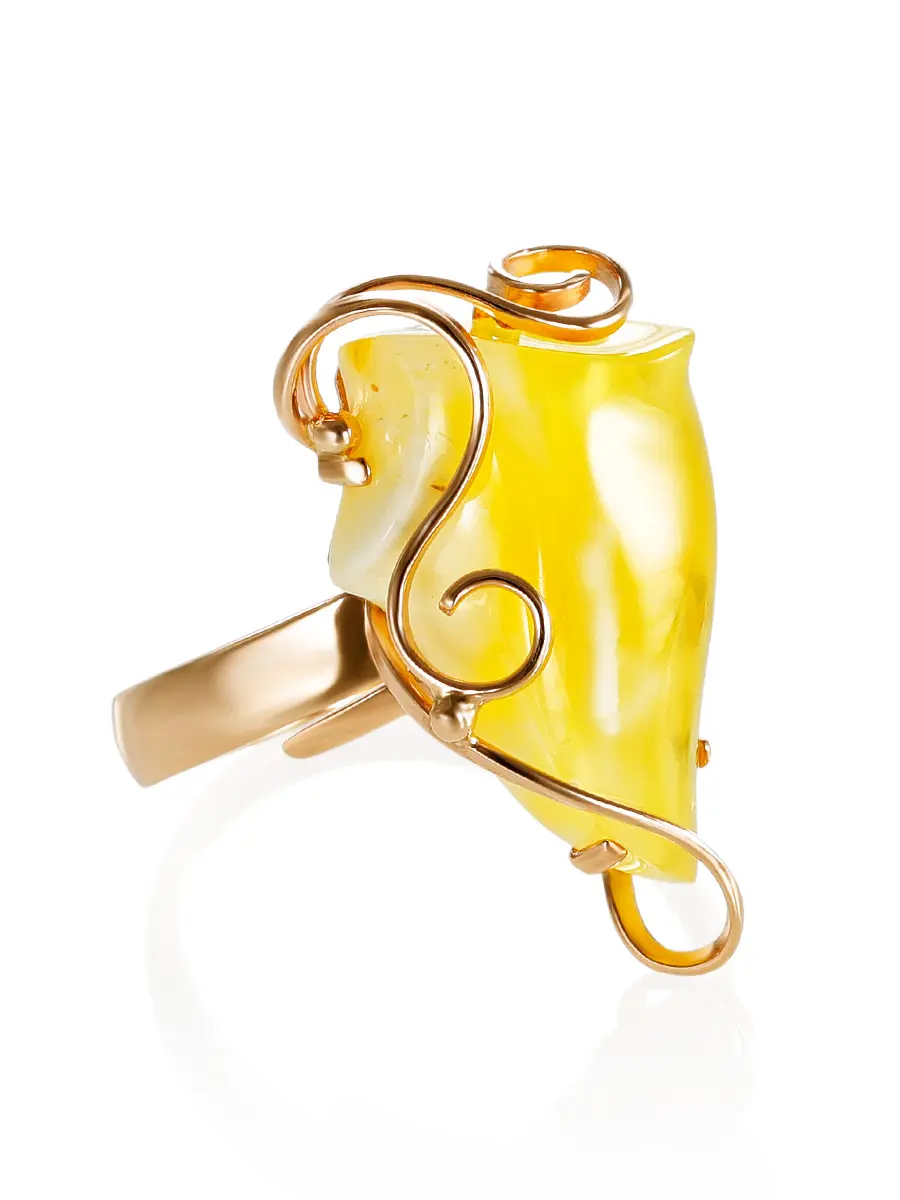 картинка Изысканное кольцо из золота с натуральным пейзажным янтарём «Риальто» в онлайн магазине