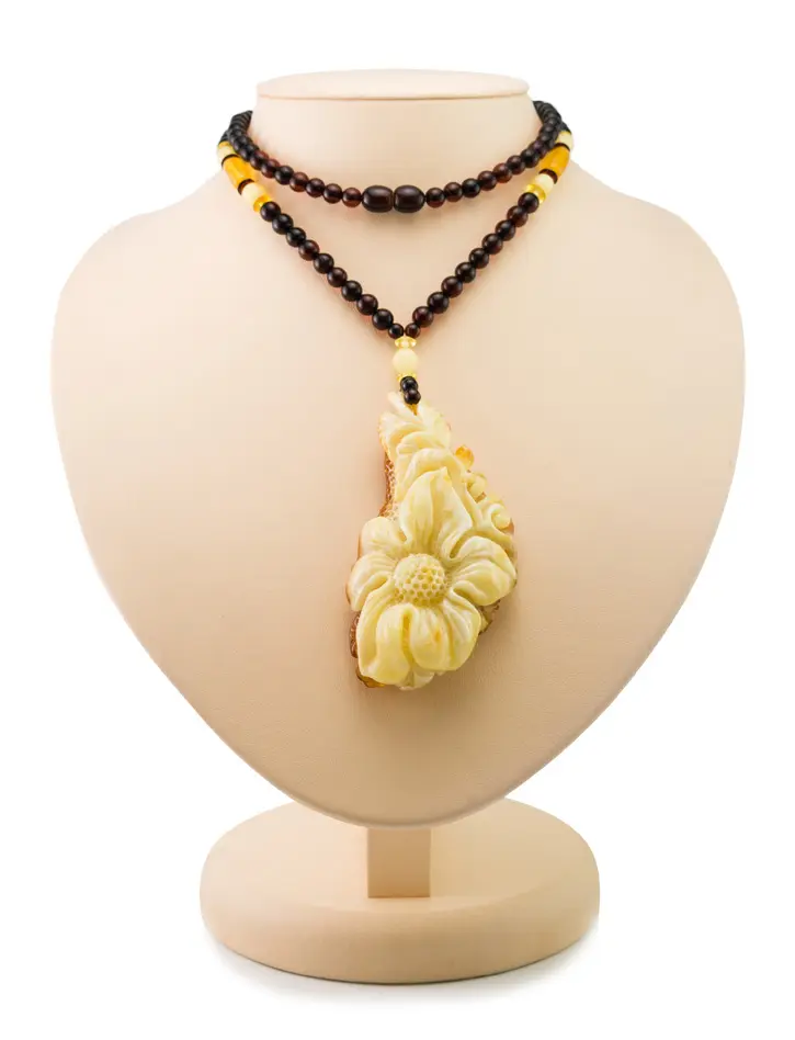 картинка Роскошное длинное ожерелье-камея из натурального балтийского янтаря «Цветок на вишнёвых шарах» в онлайн магазине