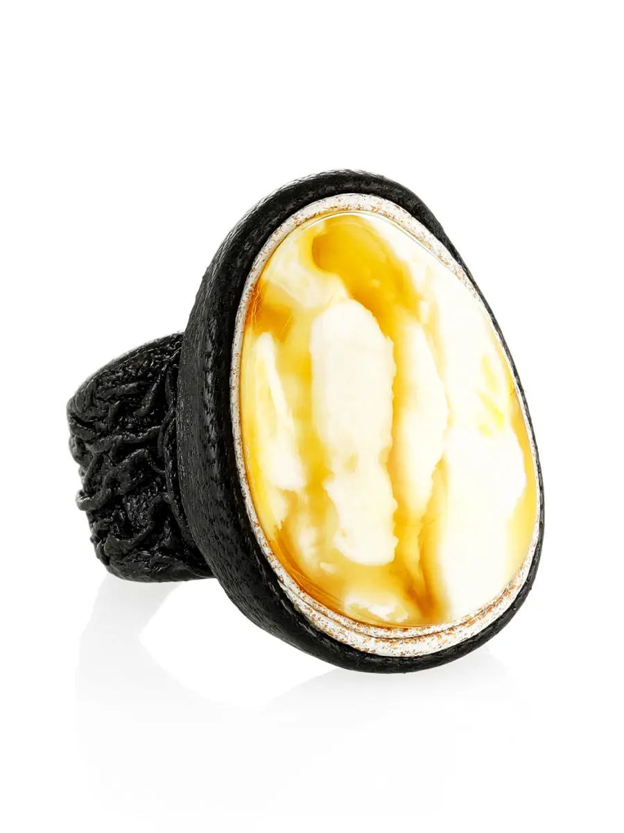 картинка Стильное кожаное кольцо с натуральным балтийским янтарём «Нефертити» в онлайн магазине