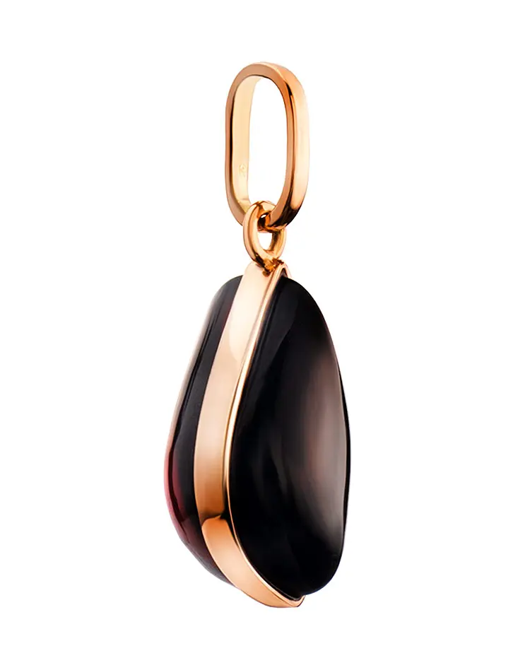 картинка Небольшой объёмный золотой кулон «Лагуна» с янтарём вишнёвого цвета в онлайн магазине