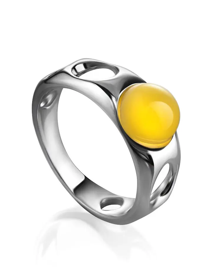 картинка Необычное кольцо из натурального янтаря медового цвета «Энигма» в онлайн магазине