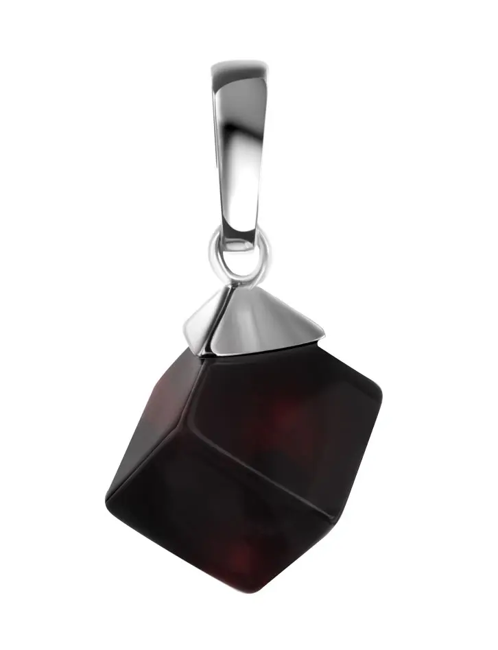 картинка Эффектная яркая подвеска из тёмно-вишнёвого янтаря «Рафинад» в онлайн магазине