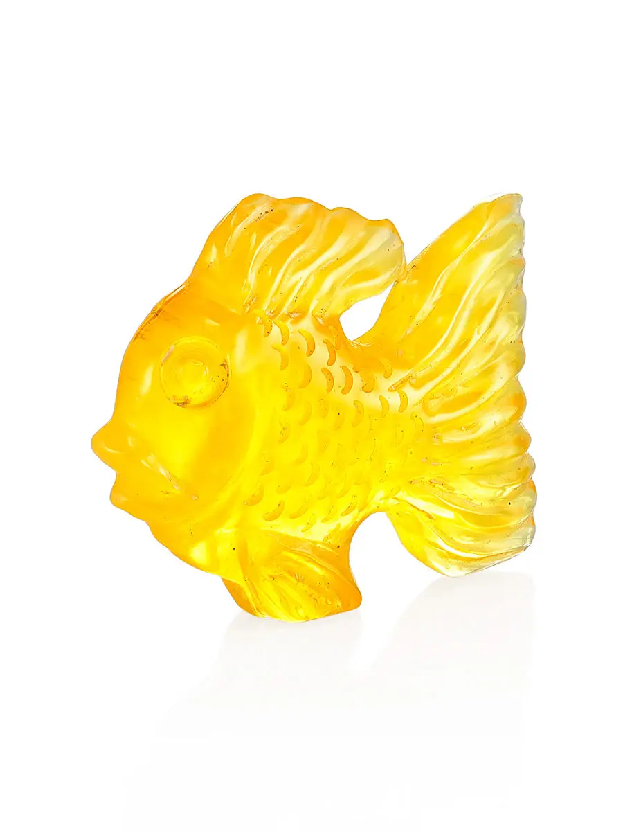 картинка Резная сувенирная рыбка из натурального цельного янтаря медового цвета в онлайн магазине
