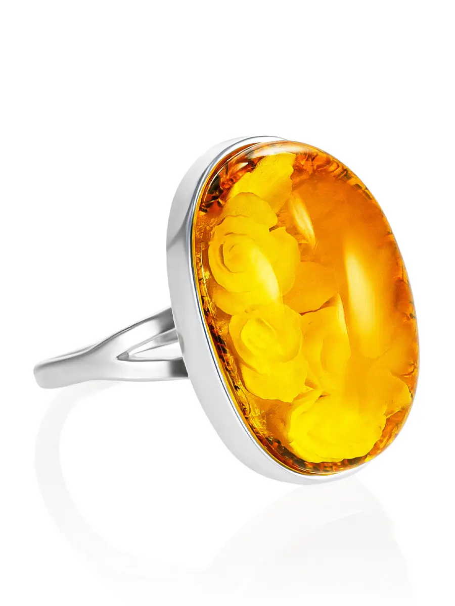 картинка Эффектное кольцо из янтаря с цветочной инталией «Элинор» в онлайн магазине