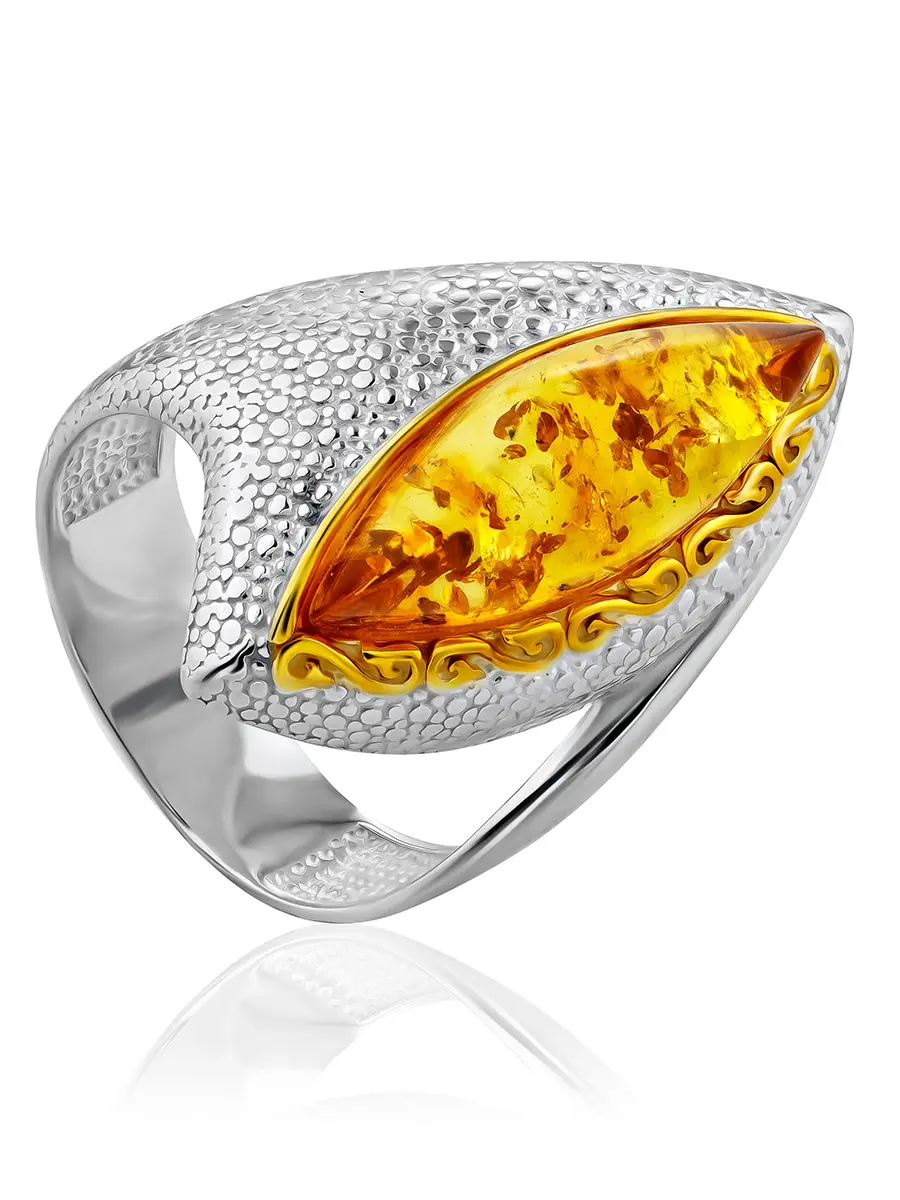 картинка Крупное объёмное кольцо из янтаря «Змейка» в онлайн магазине
