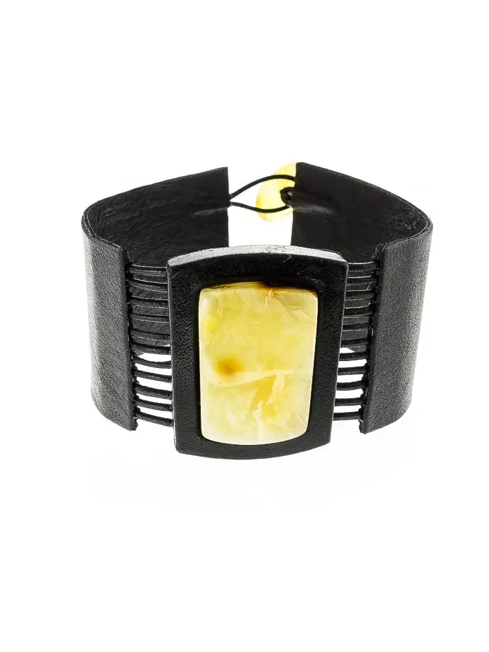 картинка Стильный браслет из натуральной кожи с прямоугольной вставкой из крупного медового янтаря «Амазонка» в онлайн магазине