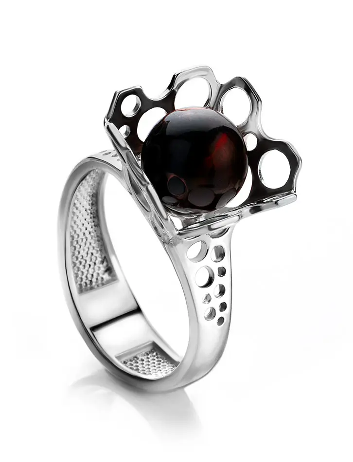 картинка Необычное кольцо из натурального вишнёвого янтаря «Женева» в онлайн магазине