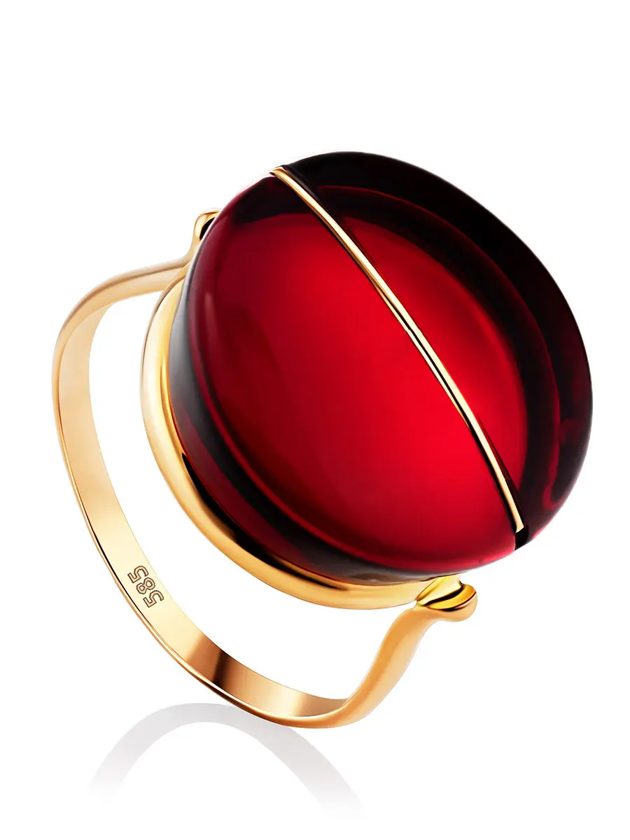 картинка Стильное круглое кольцо «Сангрил» с янтарём красного цвета в онлайн магазине