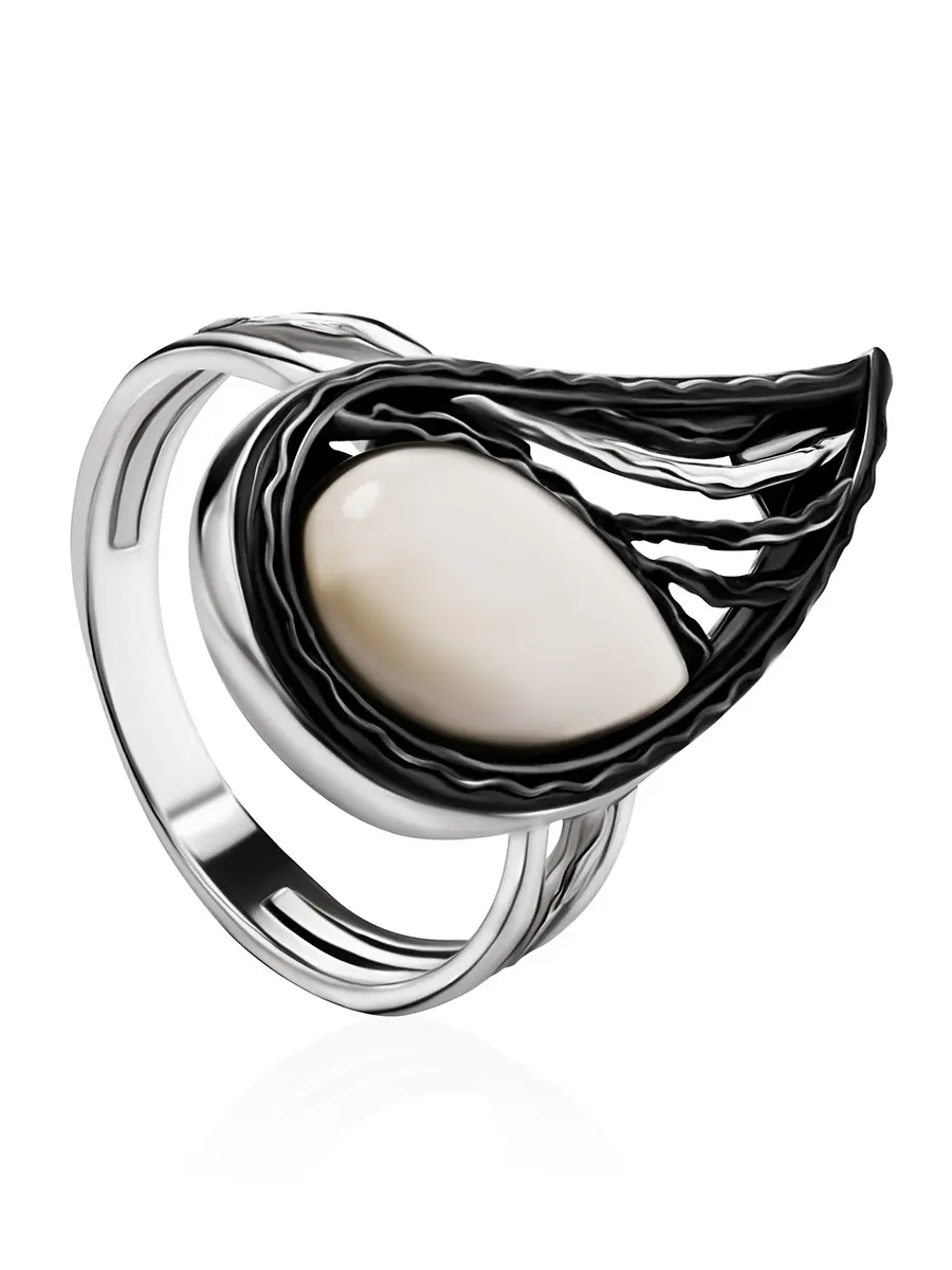 картинка Кольцо «Модерн» необычной формы из янтаря в онлайн магазине