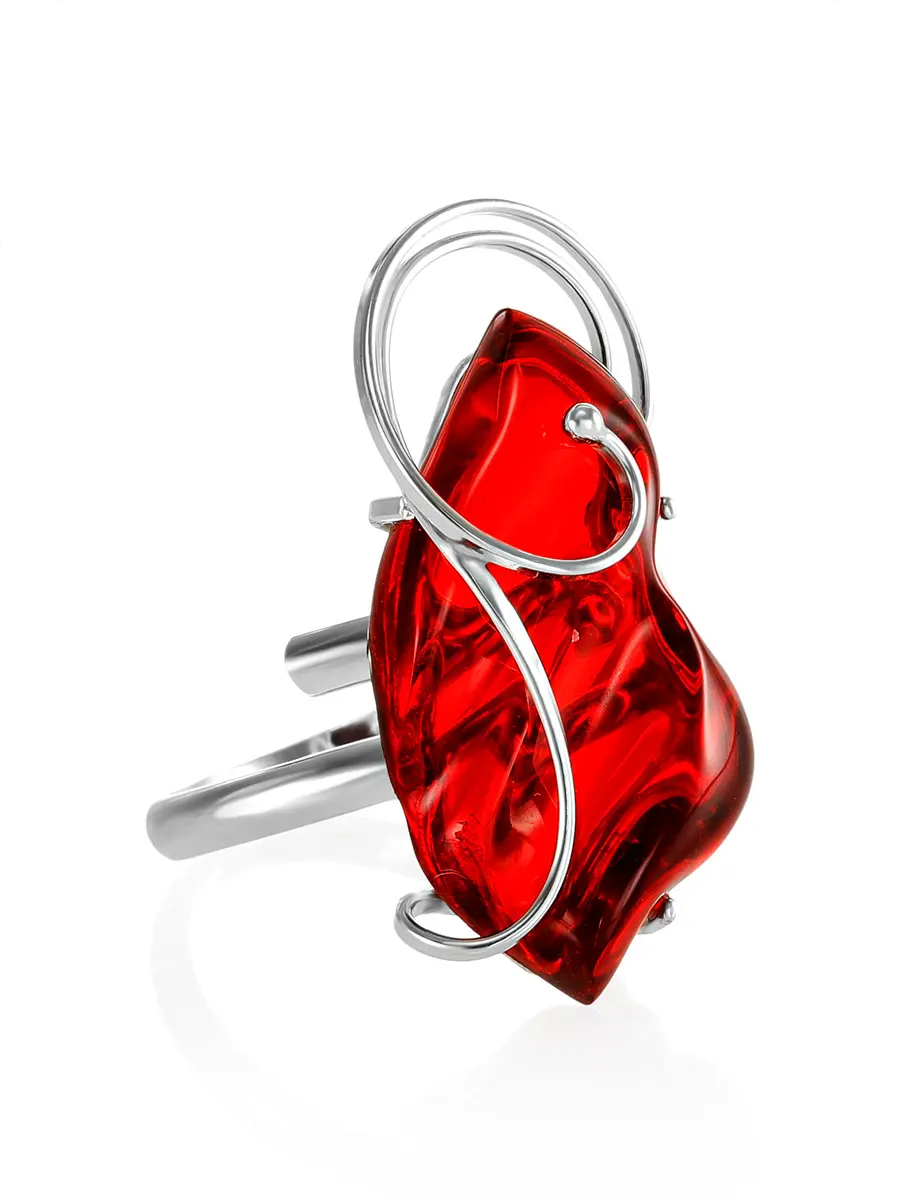 картинка Эффектное кольцо с цельным натуральным янтарем красного цвета «Риальто» в онлайн магазине
