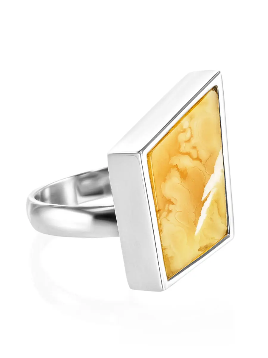 картинка Стильное геометрическое кольцо из натурального медового янтаря London в онлайн магазине
