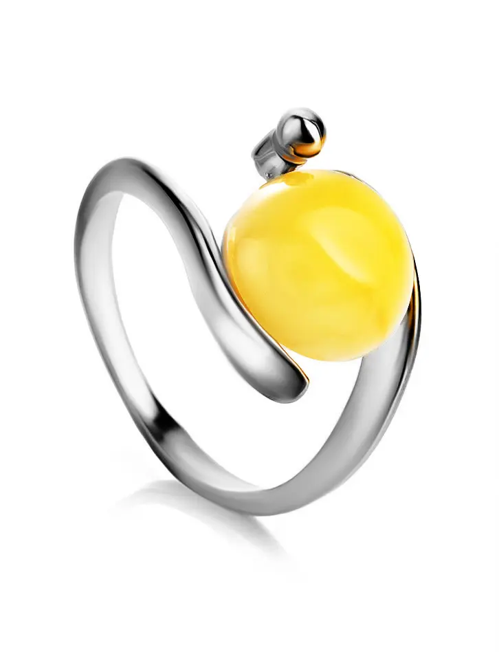 картинка Элегантное кольцо с натуральным балтийским янтарём медового цвета «Сфера» в онлайн магазине
