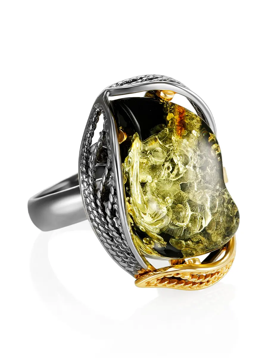 картинка Изысканное кольцо с зелёным янтарём в позолоченной скани «Филигрань» в онлайн магазине