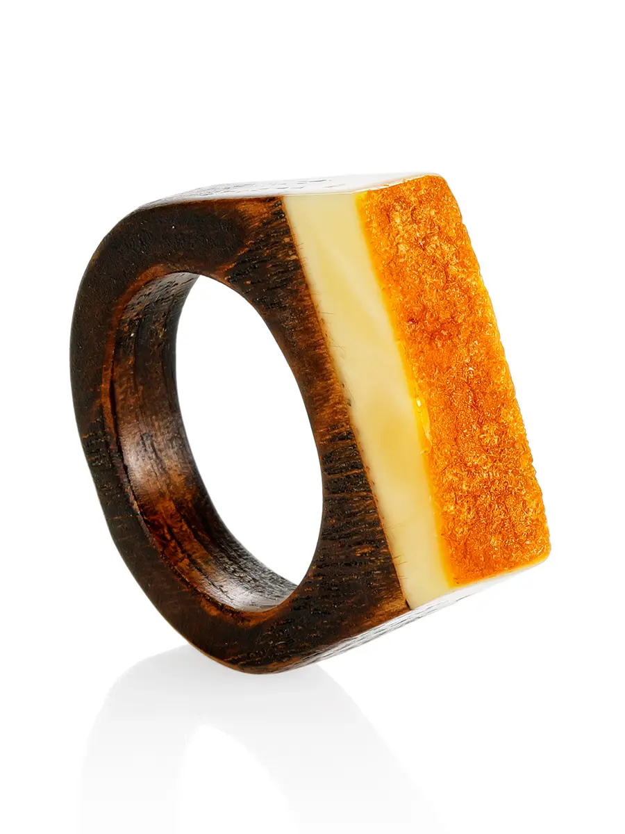 картинка Оригинальное кольцо из дерева с кусочком натурального балтийского медового янтаря «Индонезия» в онлайн магазине