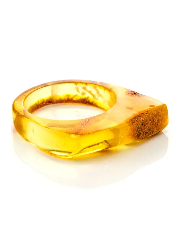 картинка Уникальное кольцо из цельного янтаря с природной текстурой «Фаэтон» в онлайн магазине