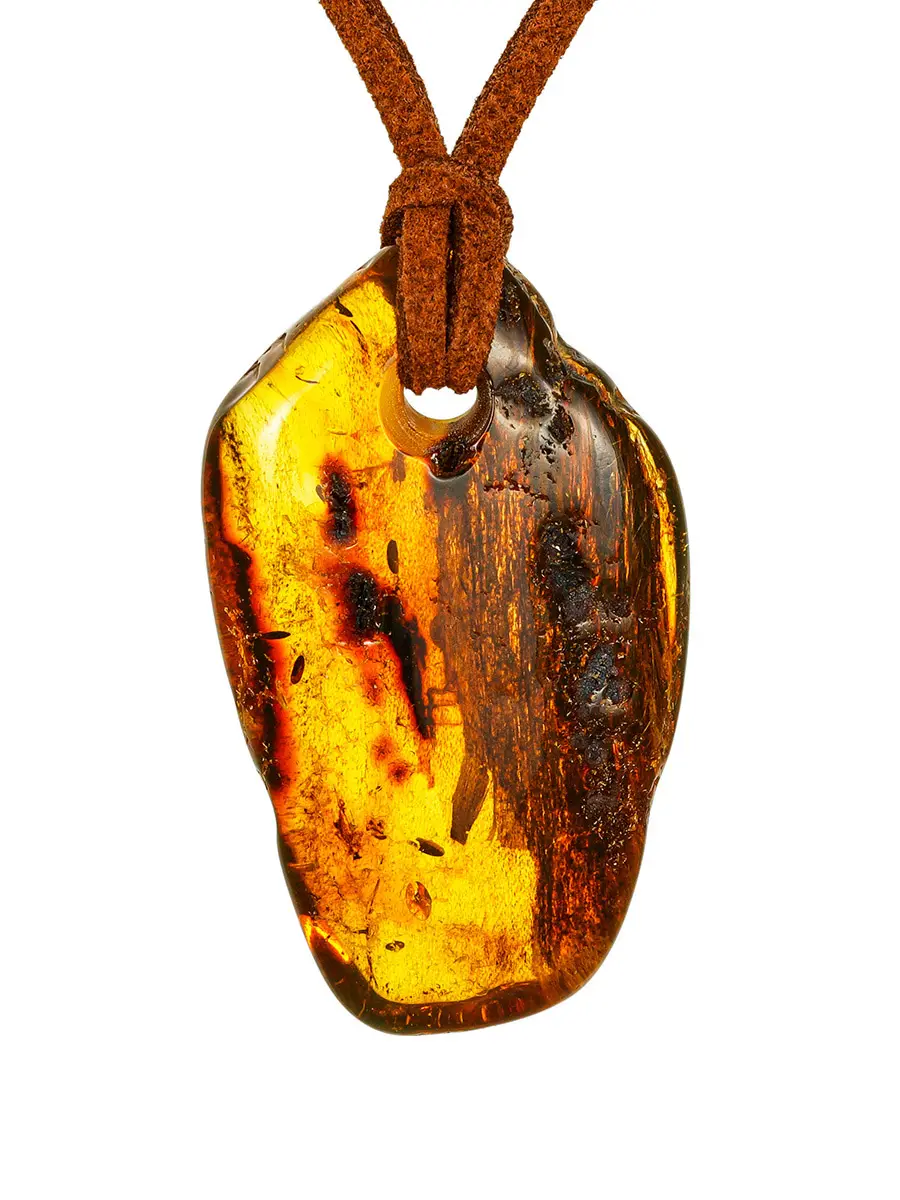 картинка Подвеска из натурального текстурного янтаря на замшевом шнурке в онлайн магазине