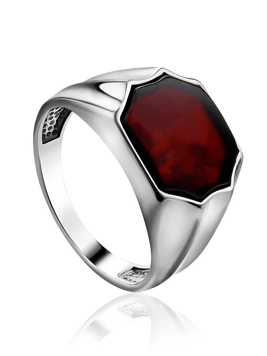 картинка Мужской перстень «Бельканто» из натурального тёмно-вишнёвого янтаря в онлайн магазине