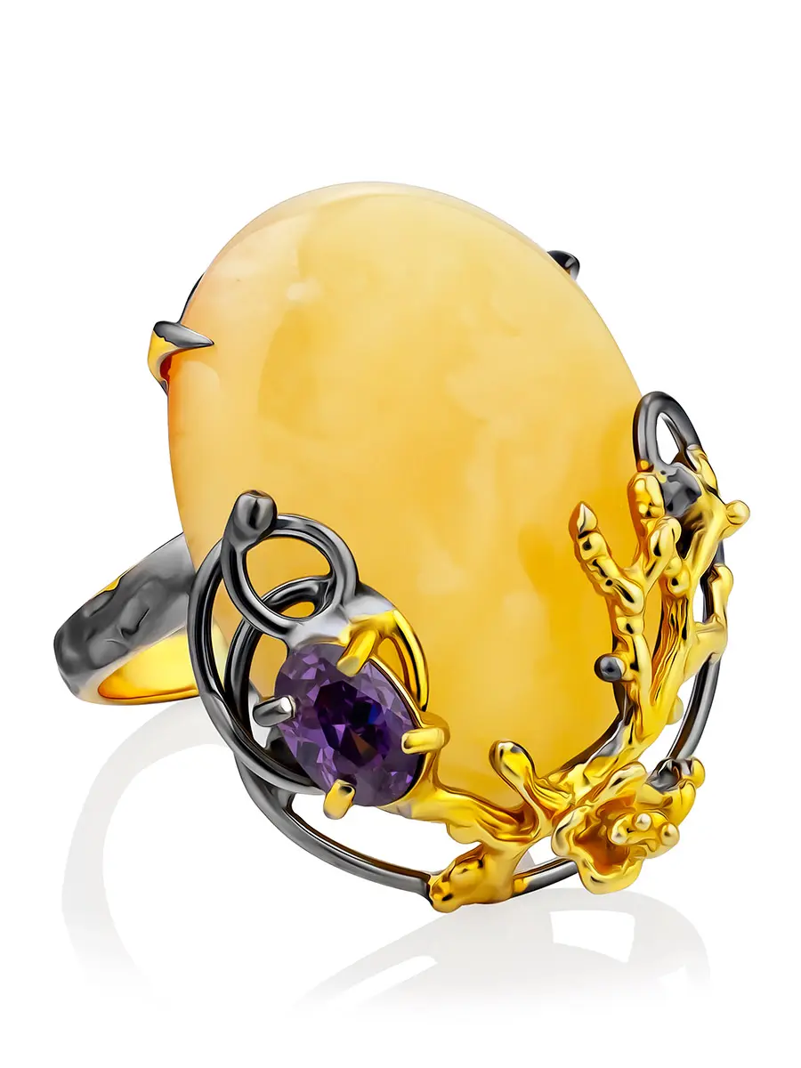 картинка Изумительное кольцо «Версаль» из натурального янтаря, украшенное фианитом б/р в онлайн магазине