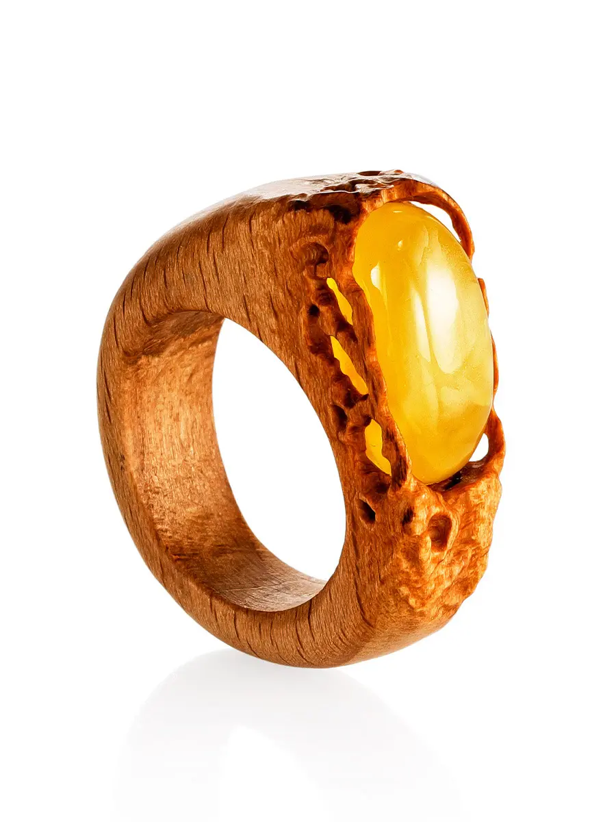 картинка Уникальное кольцо ручной работы из дерева и натурального янтаря «Индонезия» в онлайн магазине