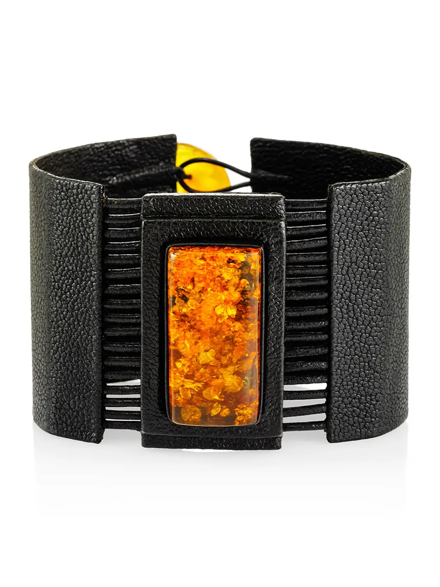 картинка Стильный браслет-манжета из натуральной кожи и янтаря «Амазонка» в онлайн магазине