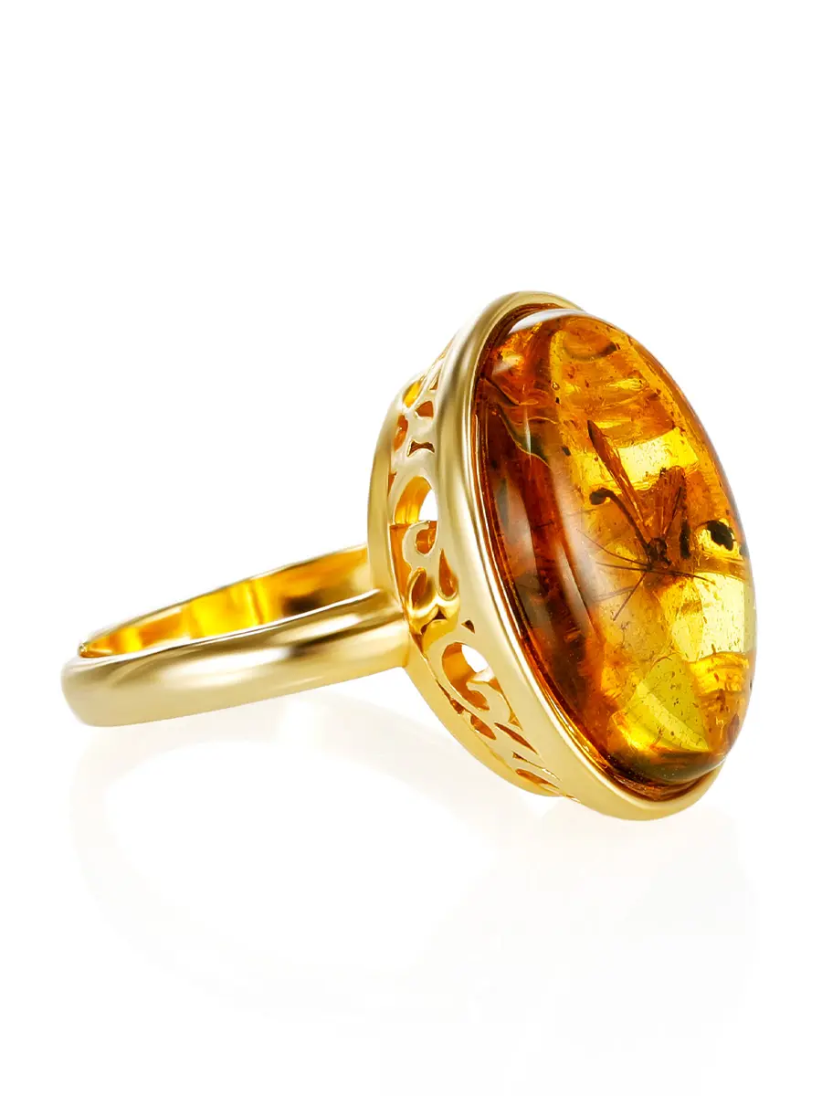 картинка Женственное кольцо «Клио» из янтаря с инклюзом комара в онлайн магазине