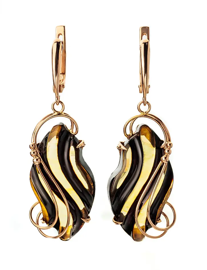 картинка Серьги из золота и натурального янтаря с необычной резьбой «Электра» в онлайн магазине