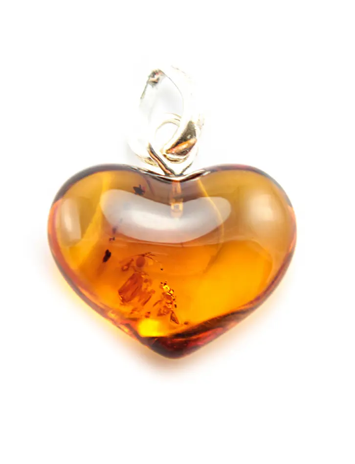 картинка Кулон-сердце из натурального прозрачного янтаря чайного цвета с небольшими искорками в онлайн магазине