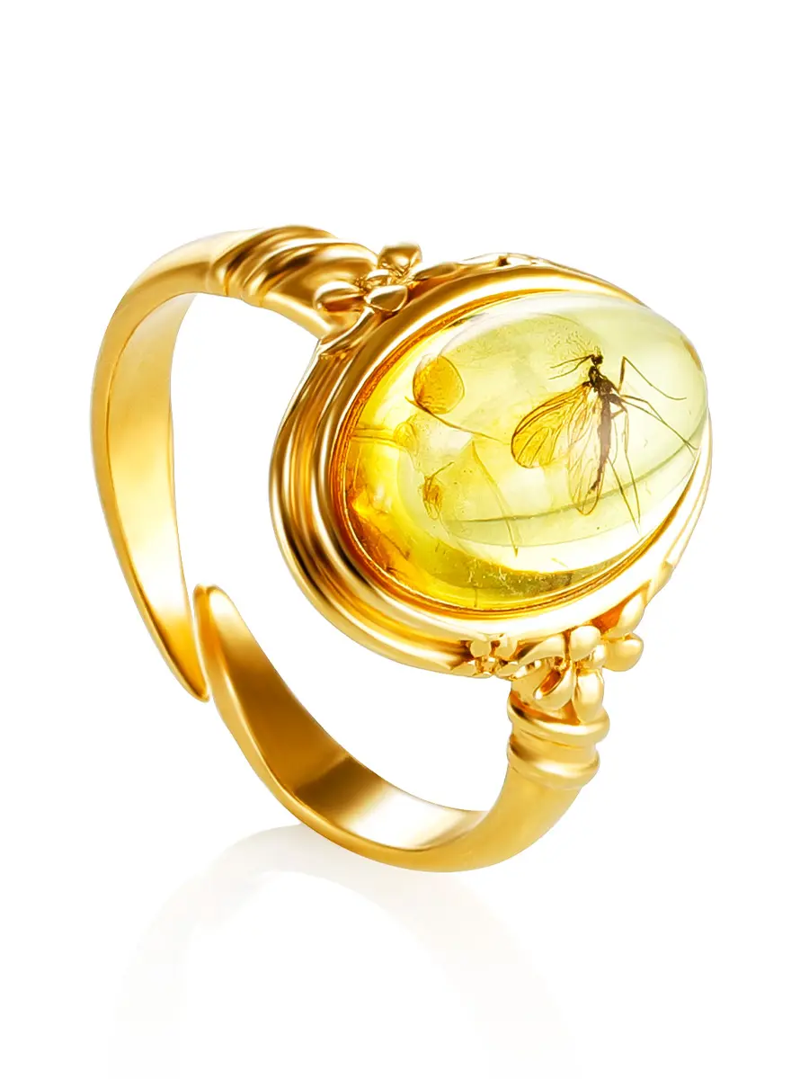 картинка Кольцо «Клио» из золочённого серебра и янтаря с включением миниатюрной мушки в онлайн магазине