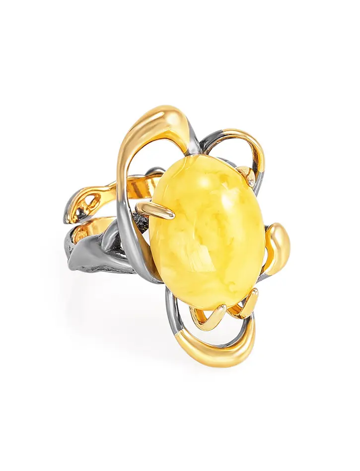 картинка Крупное кольцо с цельным янтарём в золочённом серебре «Помпадур» в онлайн магазине