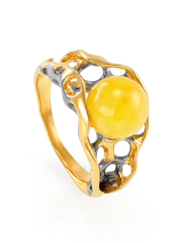 картинка Нежное кольцо из золоченного серебра и медового янтаря «Турандот» в онлайн магазине