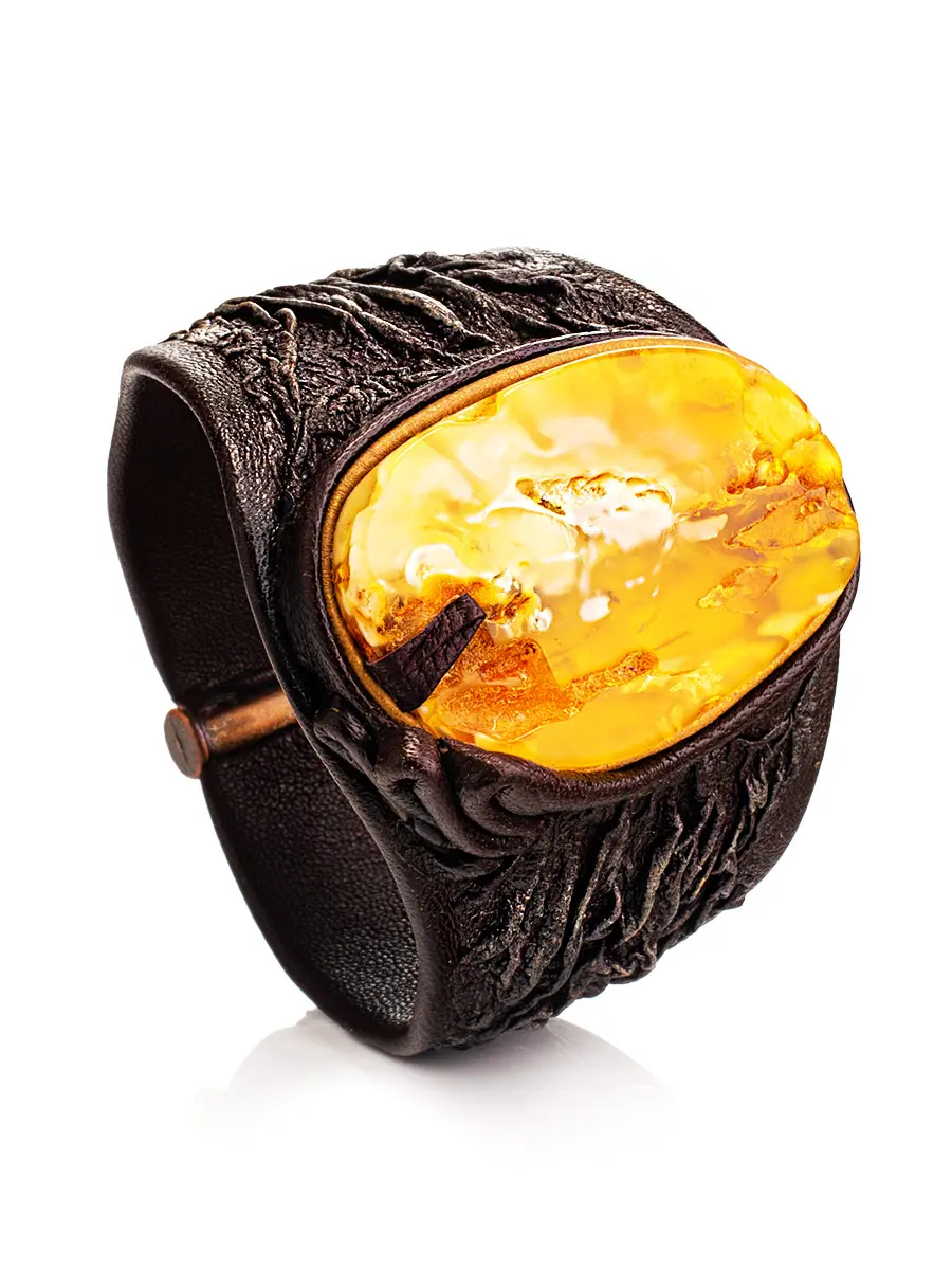 картинка Стильный браслет на застёжке из натуральной кожи и натурального янтаря «Нефертити» в онлайн магазине