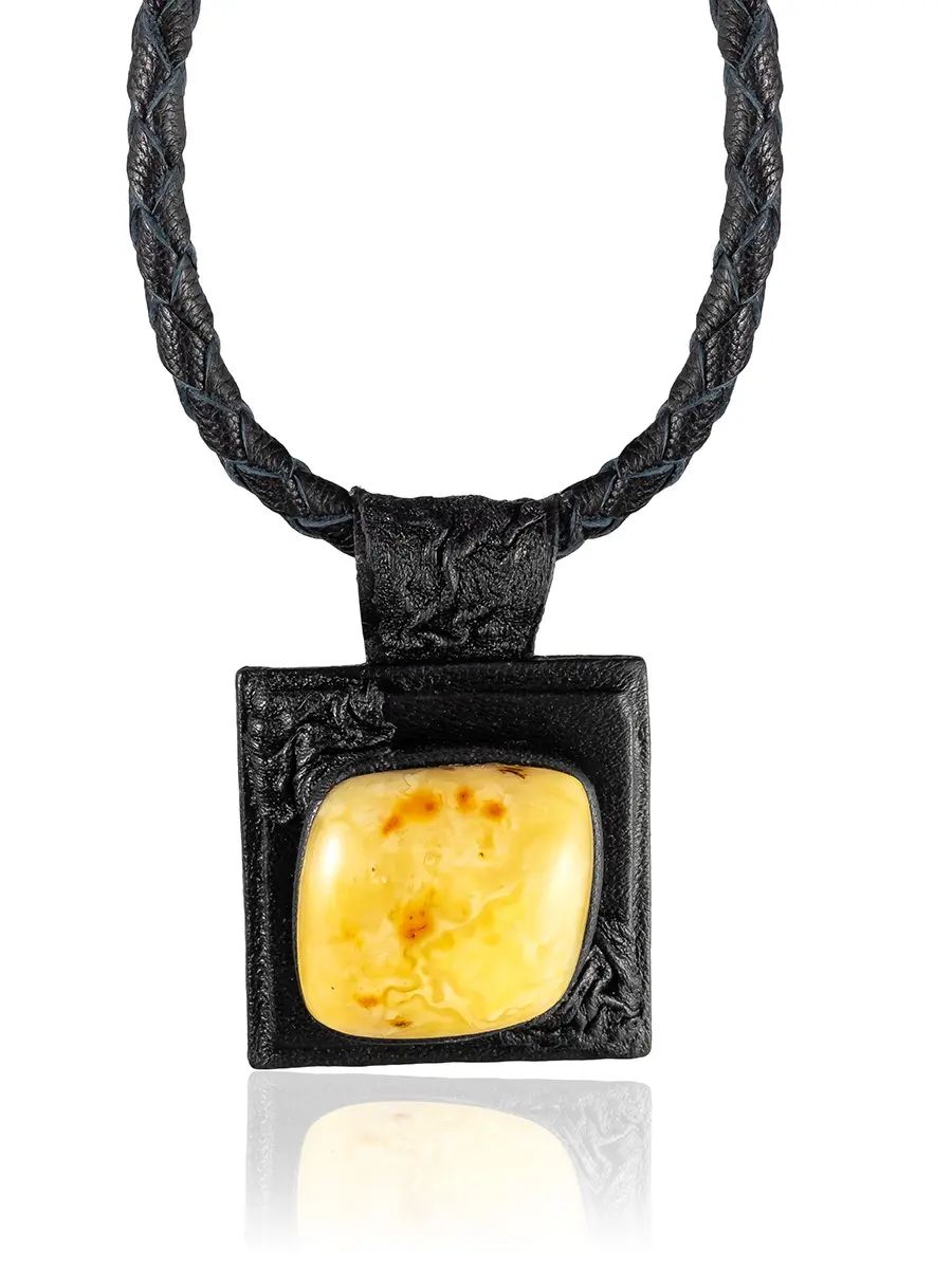 картинка Колье из кожи «Амазонка» с медовым янтарём в онлайн магазине