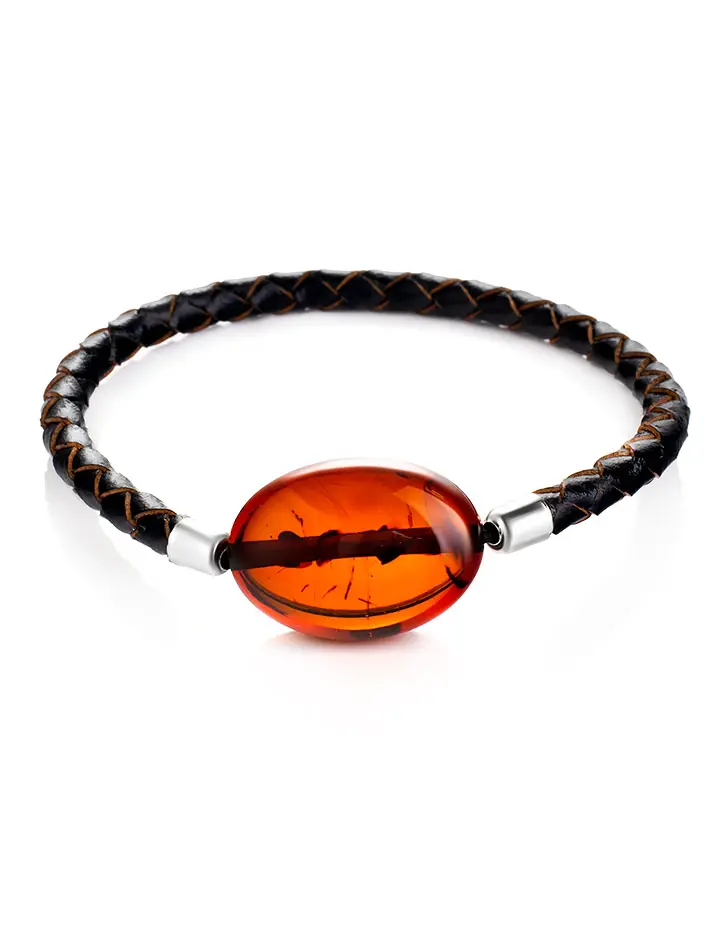 картинка Стильный браслет-фенечка из кожи, украшенный натуральным янтарём в онлайн магазине