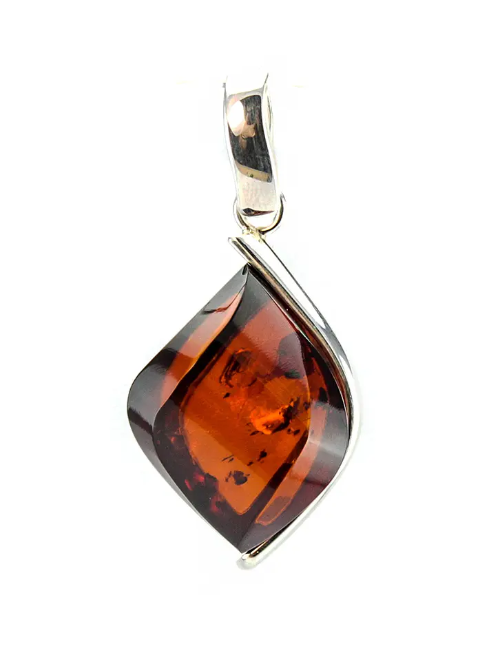 картинка Серебряная подвеска с янтарной вставкой темно-вишневого цвета «Глянец» в онлайн магазине