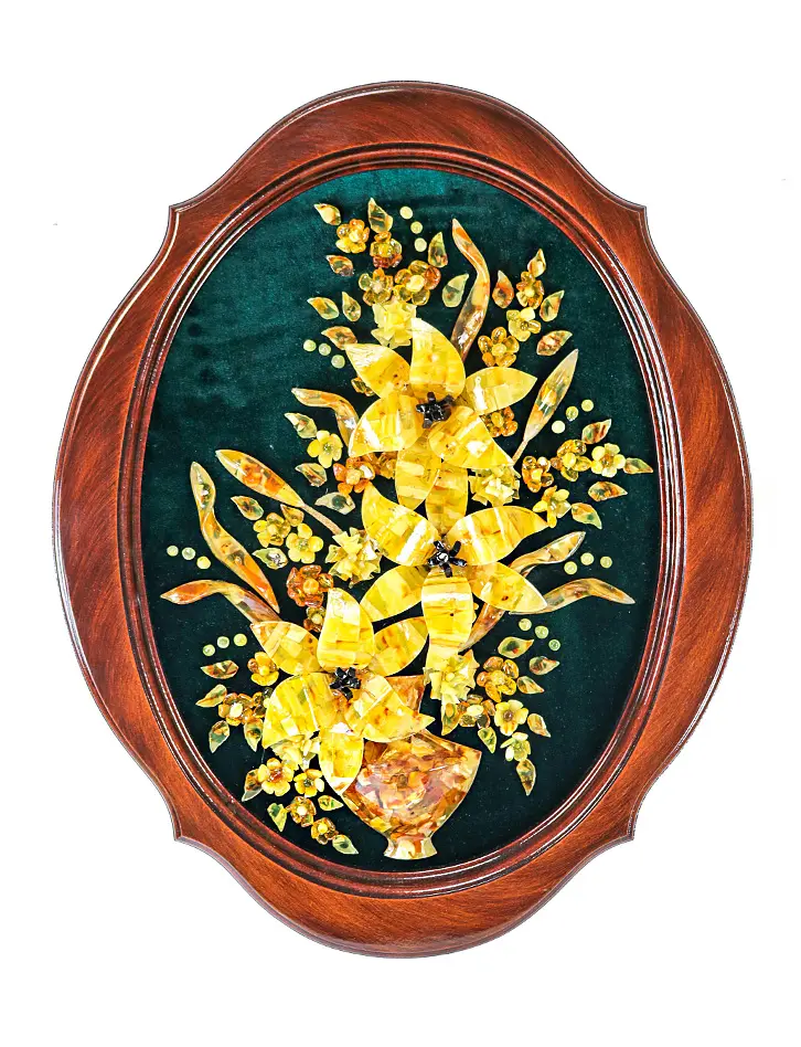картинка Панно из натурального янтаря на тёмно-зелёном бархате «Букет лилий» 55 х 44 см в онлайн магазине