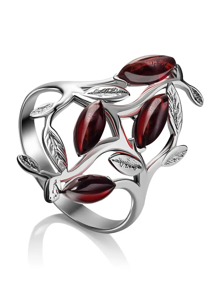 картинка Яркое кольцо из серебра, украшенное натуральным тёмно-коньячным янтарём «Тропиканка» в онлайн магазине