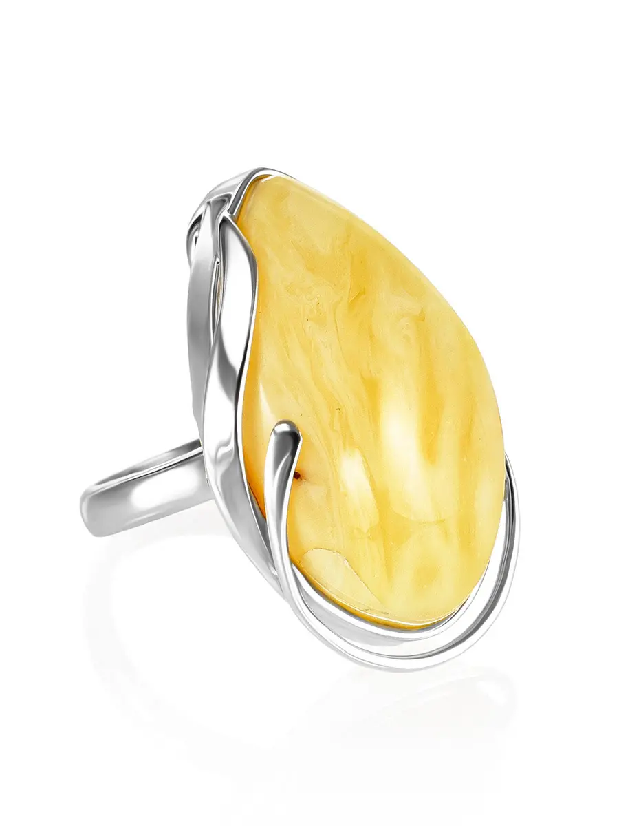 картинка Серебряное кольцо с крупной вставкой из натурального медового янтаря «Маньяна» в онлайн магазине