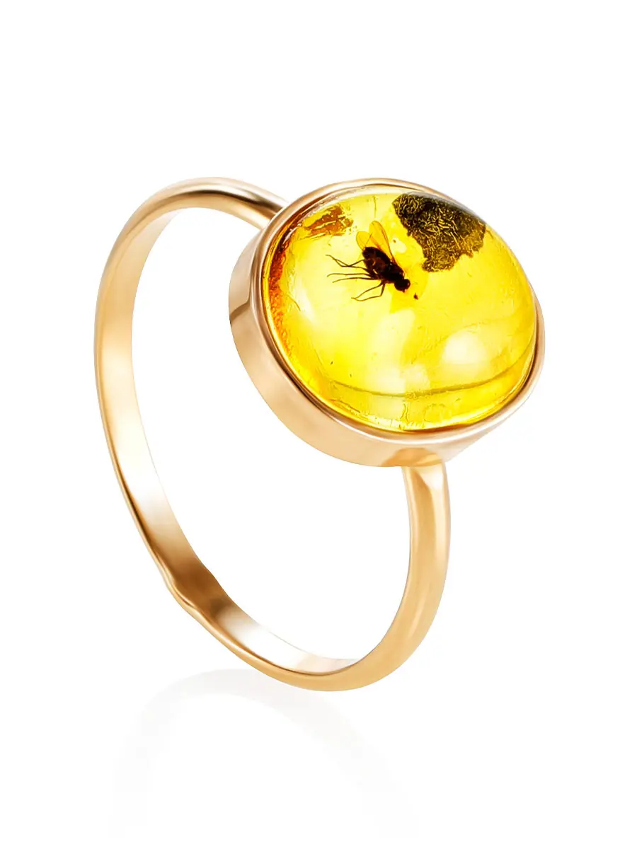 картинка Изящное кольцо из золота и натурального балтийского янтаря с инклюзами «Клио» в онлайн магазине