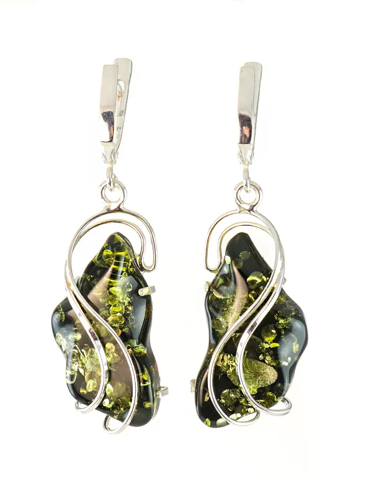 картинка Крупные серебряные серьги «Риальто» с зелёным янтарём прихотливой формы в онлайн магазине