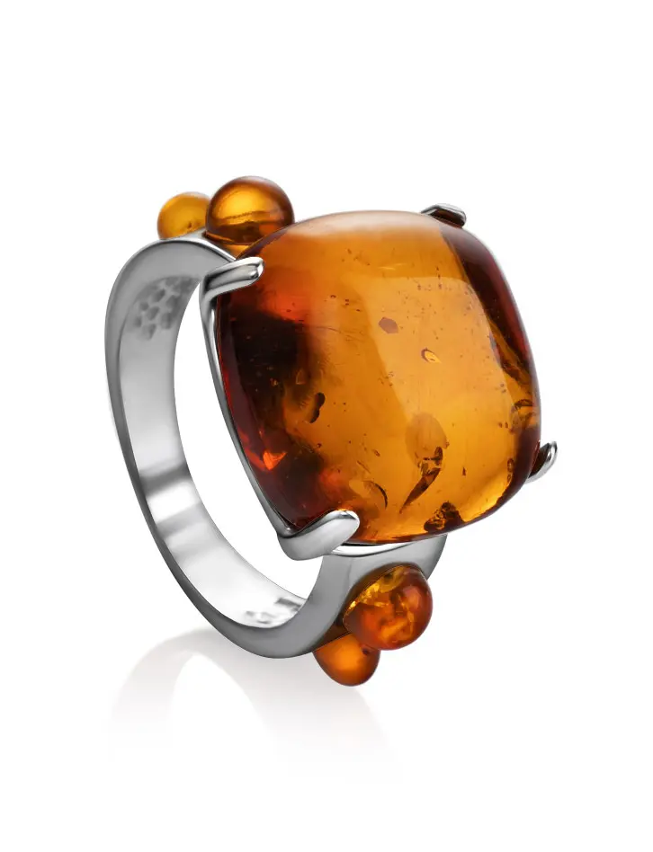 картинка Серебряное кольцо с натуральным искрящимся янтарем коньячного цвета «Троя» в онлайн магазине
