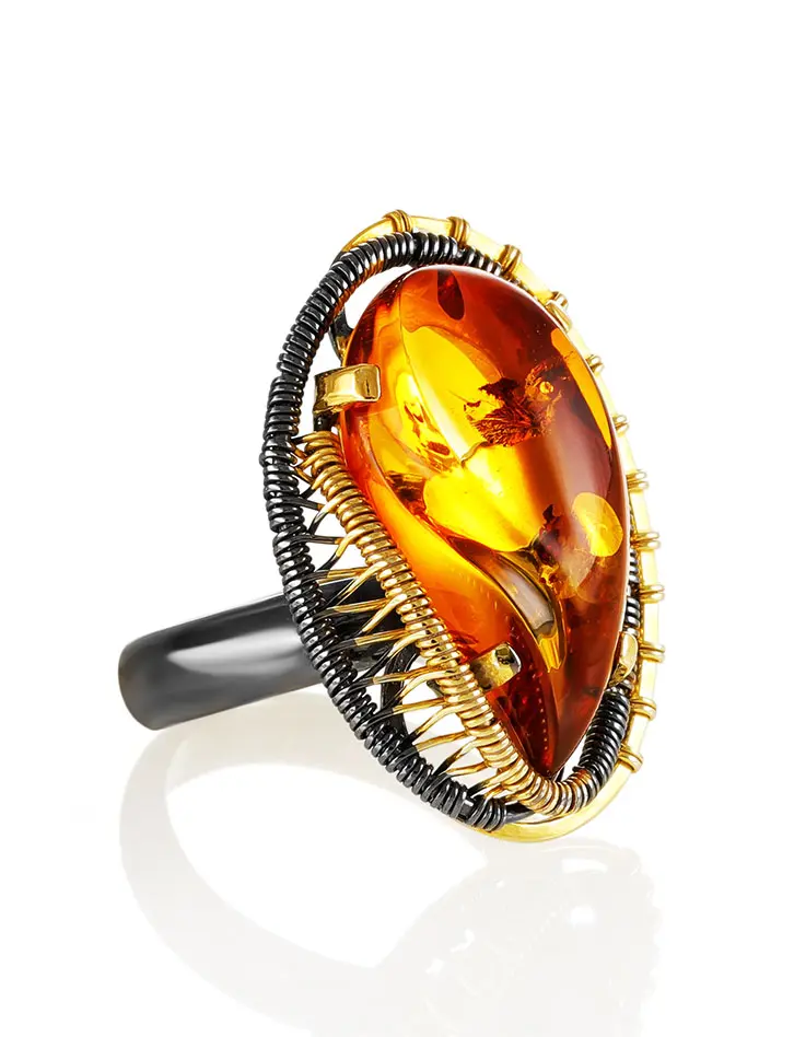 картинка Эффектное коктейльное кольцо из коньячного янтаря в серебре «Версаль» в онлайн магазине