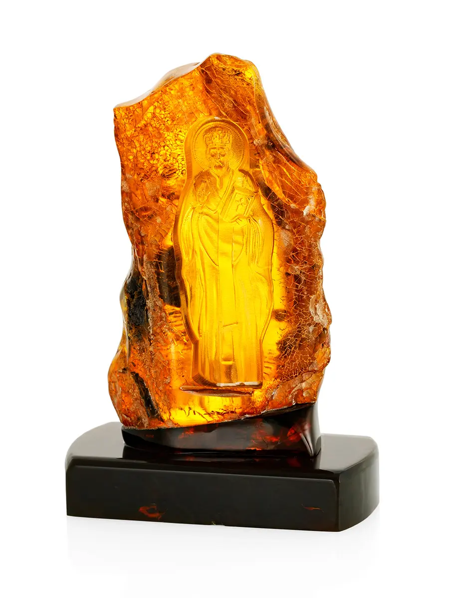 картинка Икона из натурального янтаря с резьбой «Серафим Саровский» на подставке в онлайн магазине