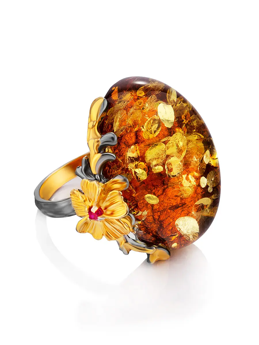 картинка Эффектное кольцо из позолоченного серебра с искрящимся янтарём «Версаль» в онлайн магазине
