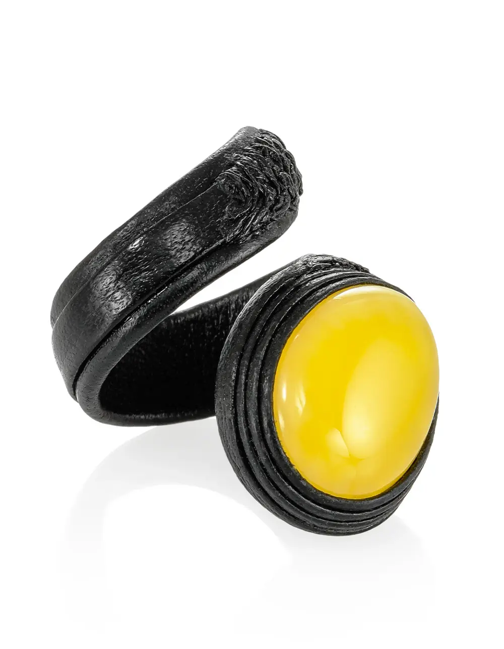 картинка Уникальное кольцо из кожи с натуральным медовым янтарём «Змейка» в онлайн магазине