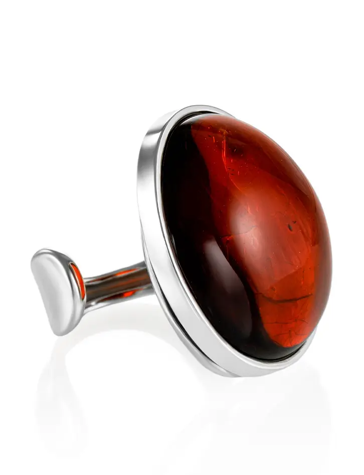 картинка Объёмное кольцо с натуральным янтарём вишнёвого цвета «Глянец» в онлайн магазине