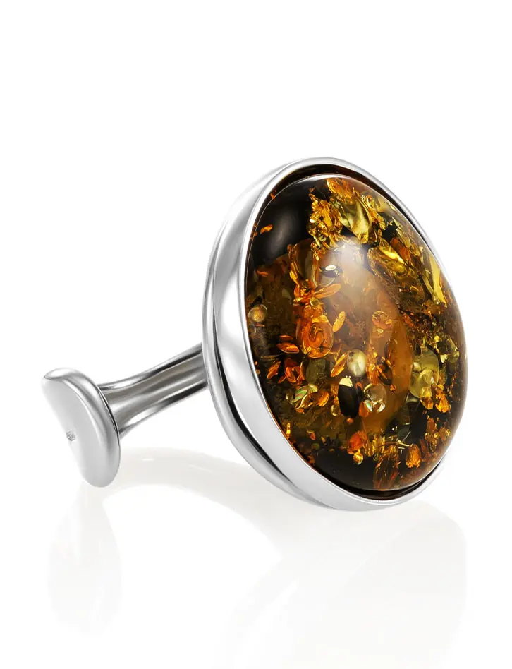 картинка Серебряное кольцо «Глянец» с вставкой натурального искрящегося зеленого янтаря в онлайн магазине