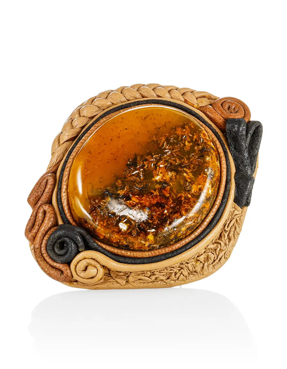 картинка Брошь из кожи «Амазонка» с янтарём в онлайн магазине